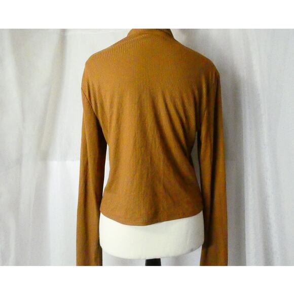 Perfectly Imperfect Women's Cropped Large Shirt Stretchy Gold - Picture 3 of 5